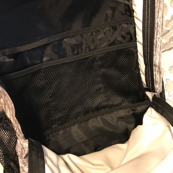 Pink brand backpack 🎒 - Picture 6 of 8